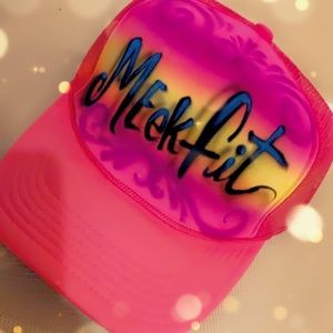 Trucker hats by MEekfit